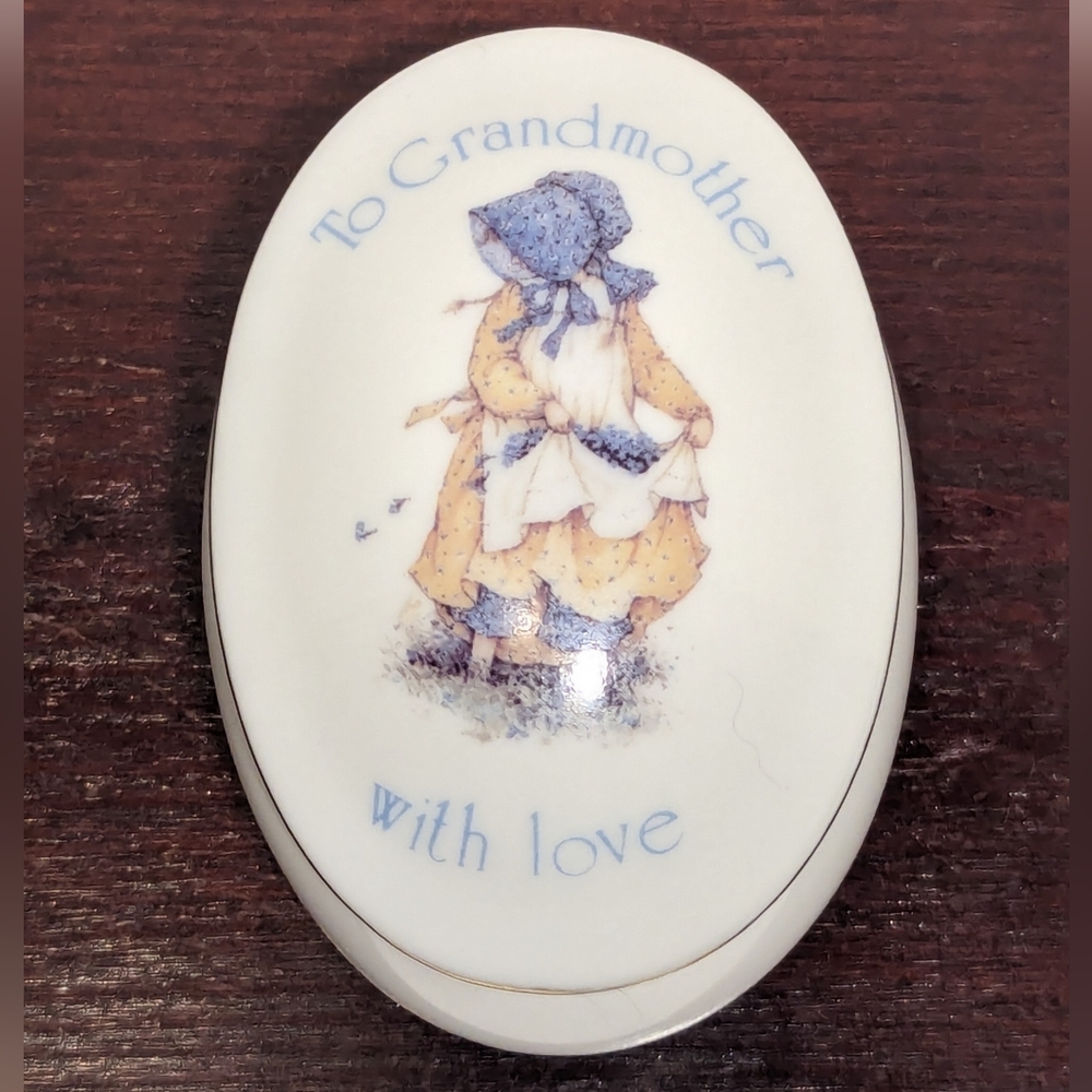 Vintage Holly Hobbie Trinket Box Grandmother Gift  1981 Porcelain 3 inches